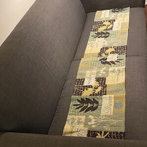 Inspire Leaf Table Runner Brand New